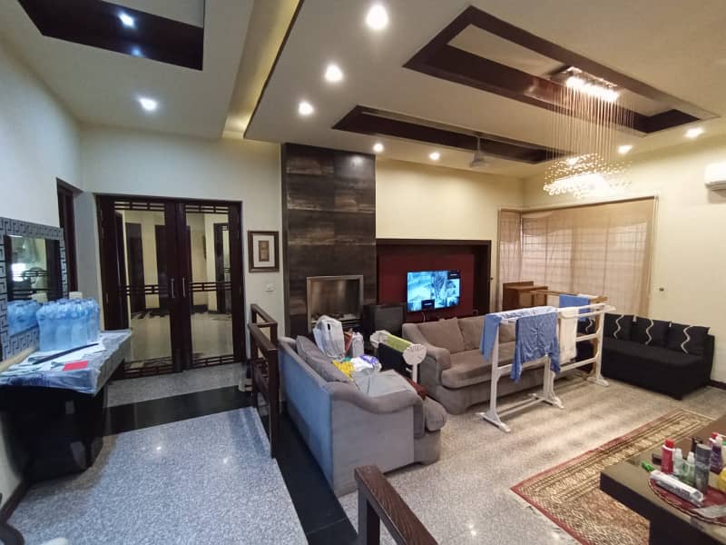 1Kanal Styilsh out new l House Available For Sale DHA Phase 3 Nera Y block 25