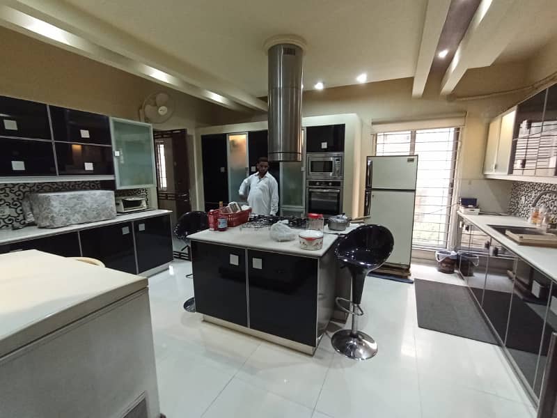 1Kanal Styilsh out new l House Available For Sale DHA Phase 3 Nera Y block 26