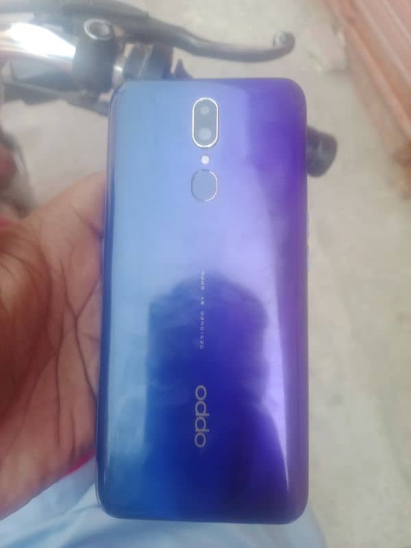 oppo f11 8/256 ok box and charger sath hai 0