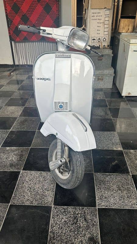 vespa scotter 1