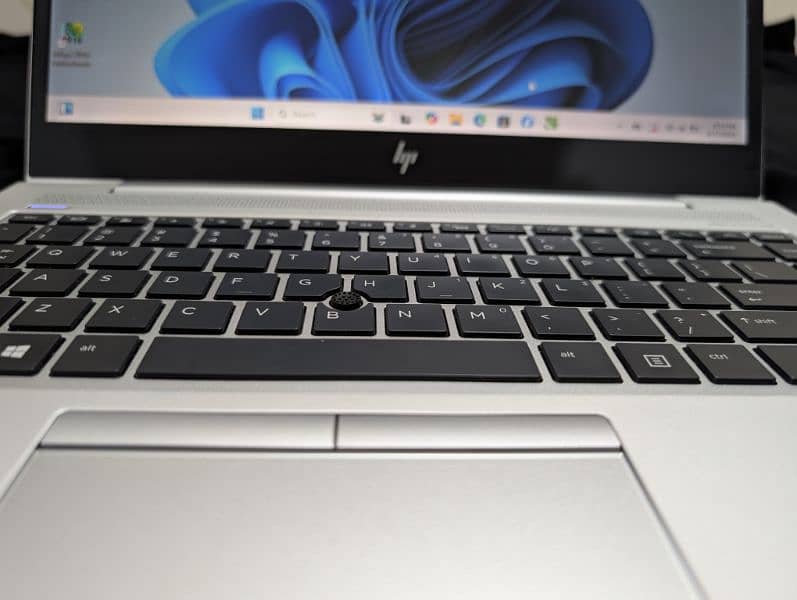Hp Elitebook 840 G6 Notebook almost brand new condition for sale 7