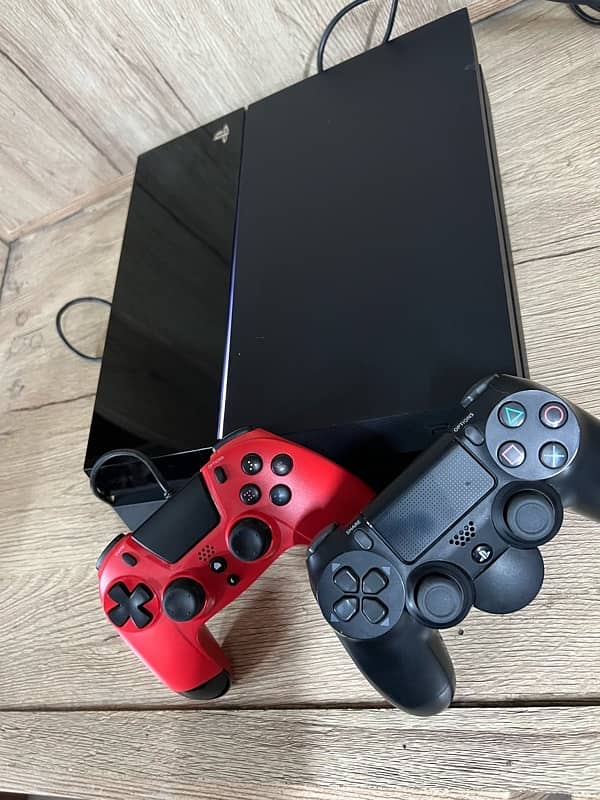 PlayStation 4 fat,slim,pro 1tb 2controllers 3 games CD 1