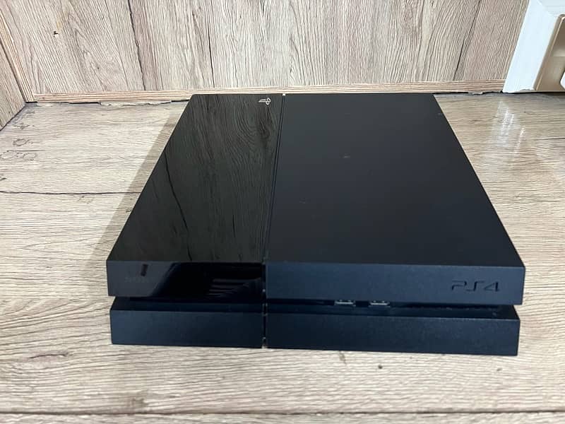 PlayStation 4 fat,slim,pro 1tb 2controllers 3 games CD 2