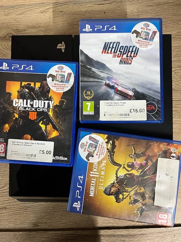 PlayStation 4 fat,slim,pro 1tb 2controllers 3 games CD 3