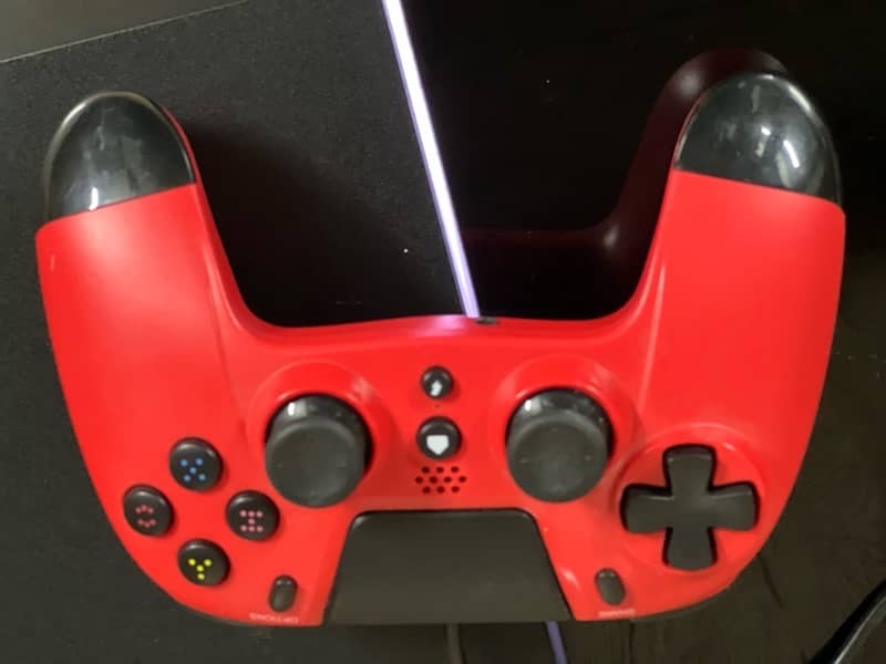 PlayStation 4 fat,slim,pro 1tb 2controllers 3 games CD 4