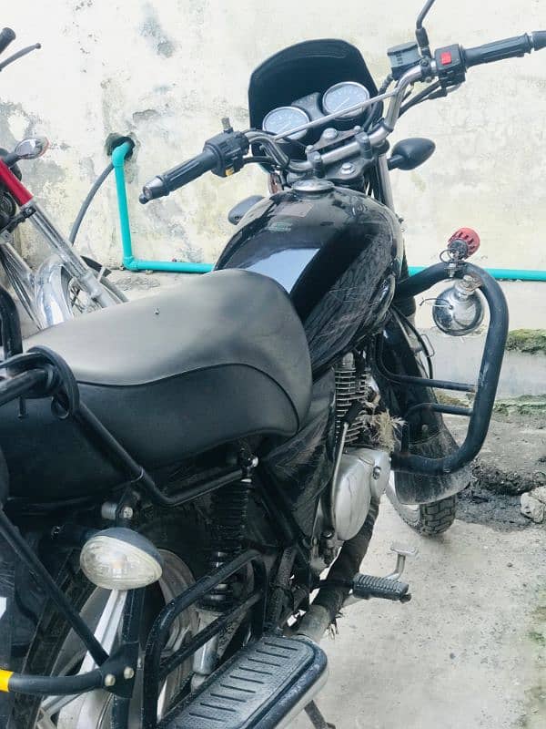 Suzuki GS150 3