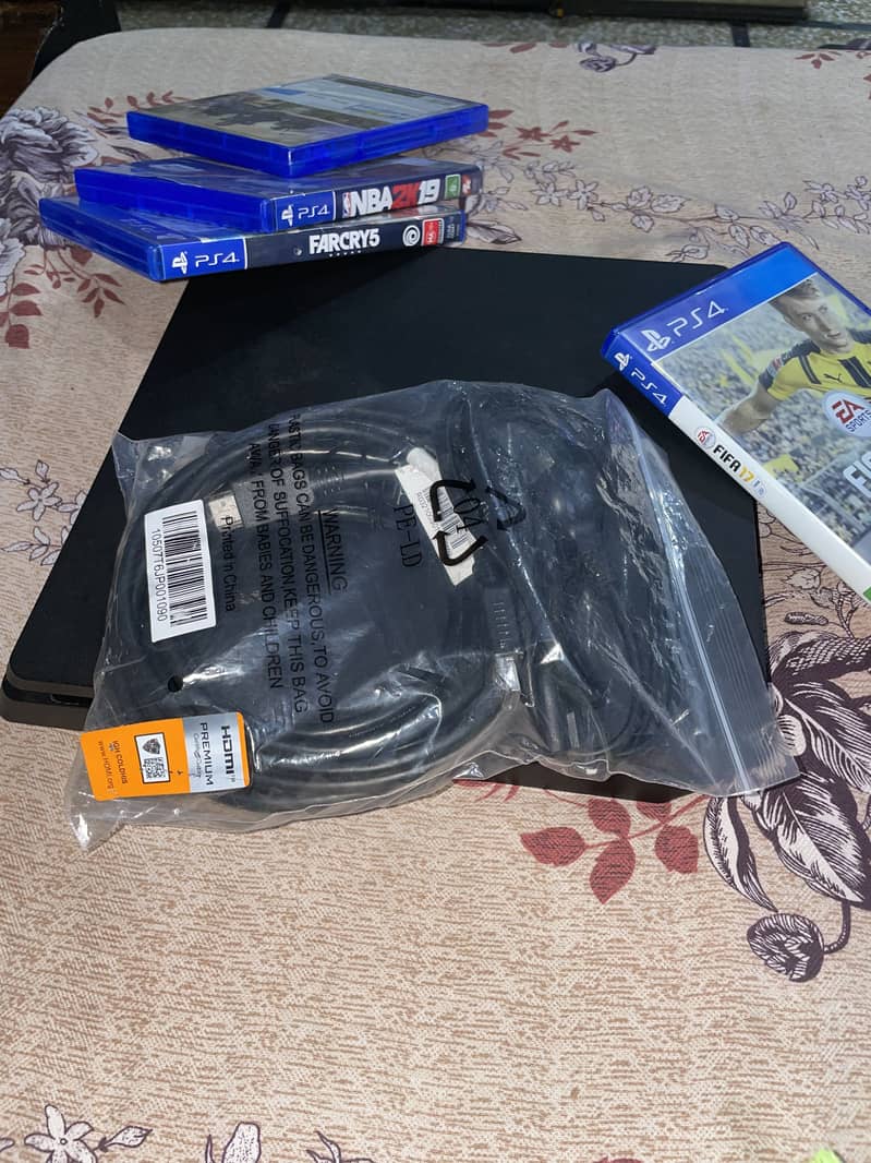 Playstation 4 (ps4) console 1TB 3