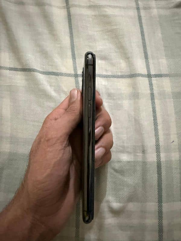 Iphone 11 pro 512 gb Pta approved 4