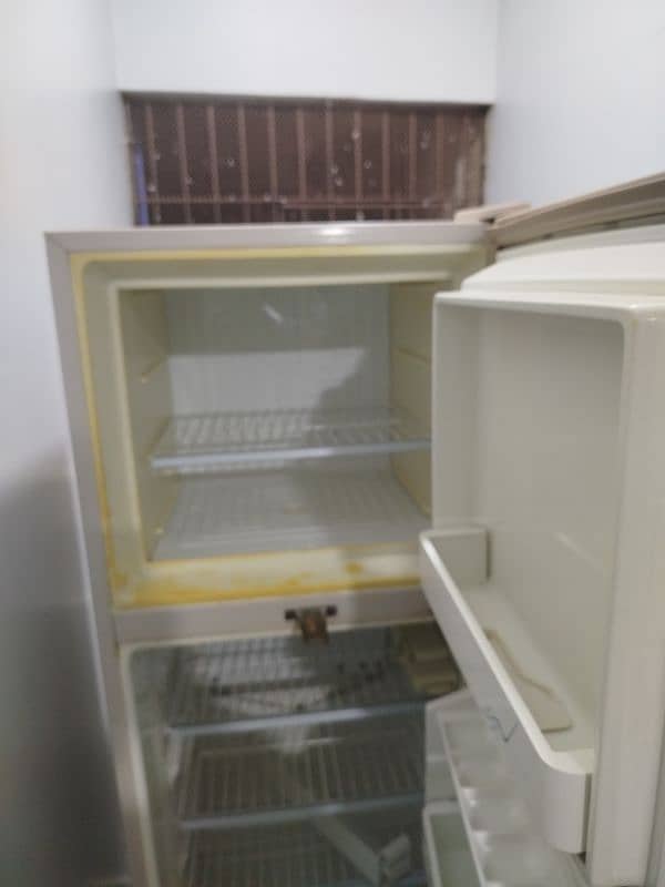 Dawlance 9144 fridge with choki and stabilizer 2