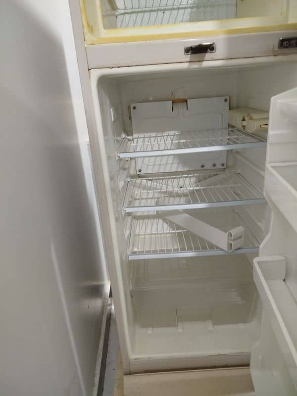 Dawlance 9144 fridge with choki and stabilizer 3