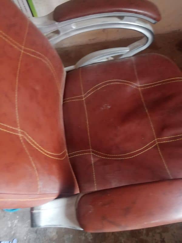 chair 9/10 condition 2