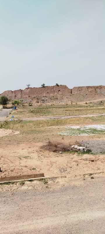 10 Marla Plot for Sale on 100 Ft Main Road G Block, Gulberg Residencia 4