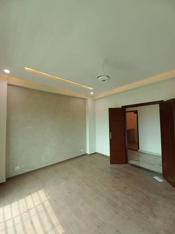 Top floor available for sale in Askari 11 sec-D Lahore 0