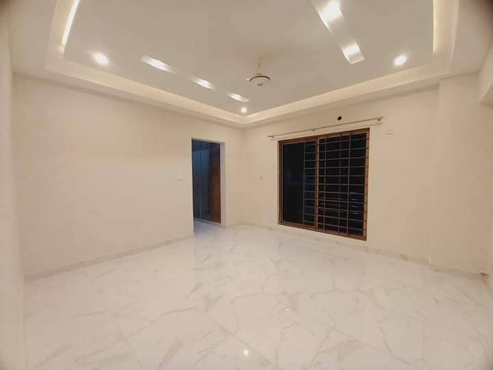 Top floor available for sale in Askari 11 sec-D Lahore 9
