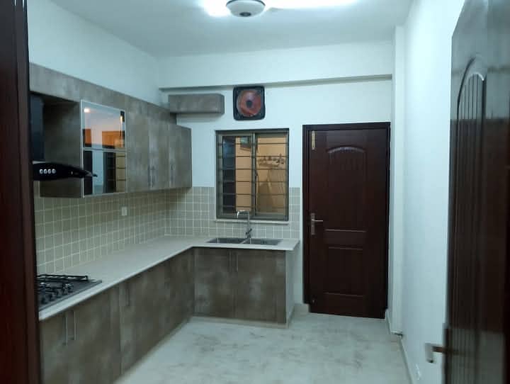 Top floor available for sale in Askari 11 sec-D Lahore 32