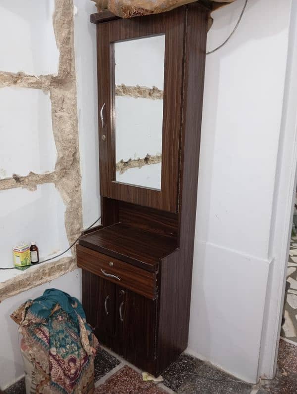 Dressing table 0
