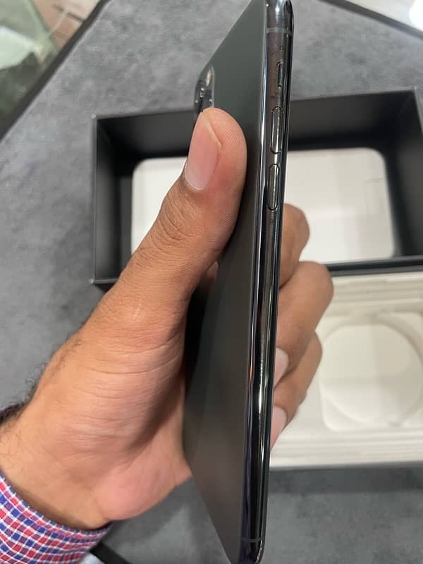 Iphone 11 Pro Max 64GB PTA Approved 5