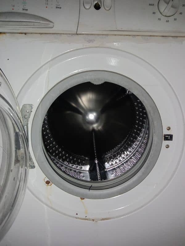 AUTOMATIC WASHING MACHINE WITH SPPINER ACCESS 1
