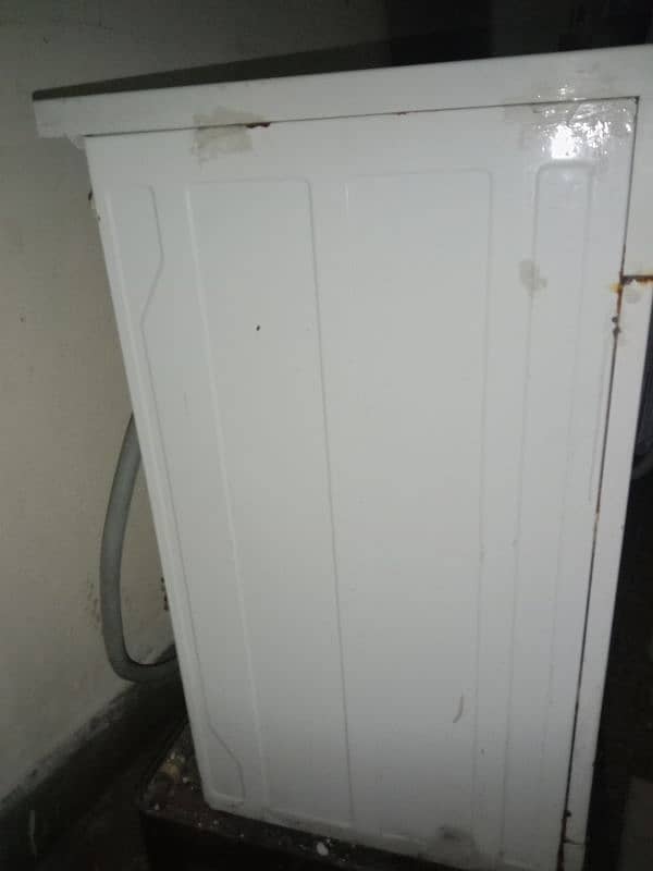 AUTOMATIC WASHING MACHINE WITH SPPINER ACCESS 4