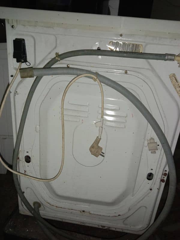 AUTOMATIC WASHING MACHINE WITH SPPINER ACCESS 5