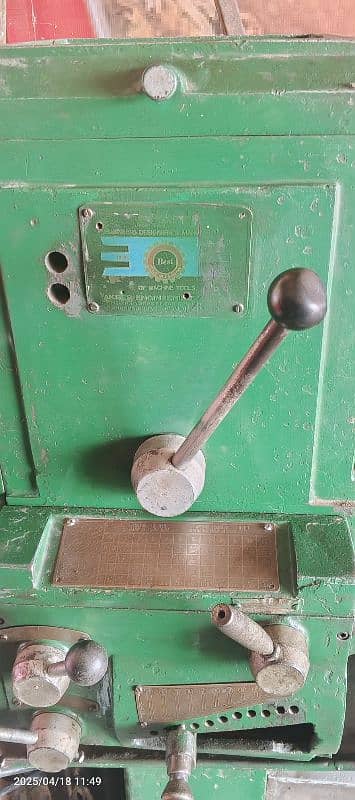 lathe machine okay condition 2hp motor 4