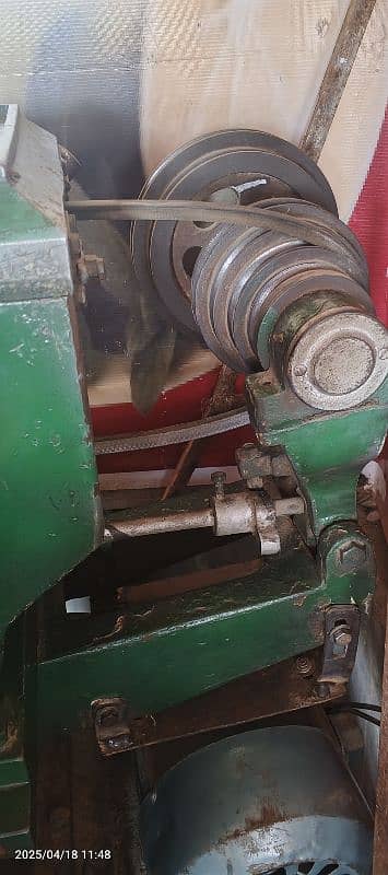 lathe machine okay condition 2hp motor 5