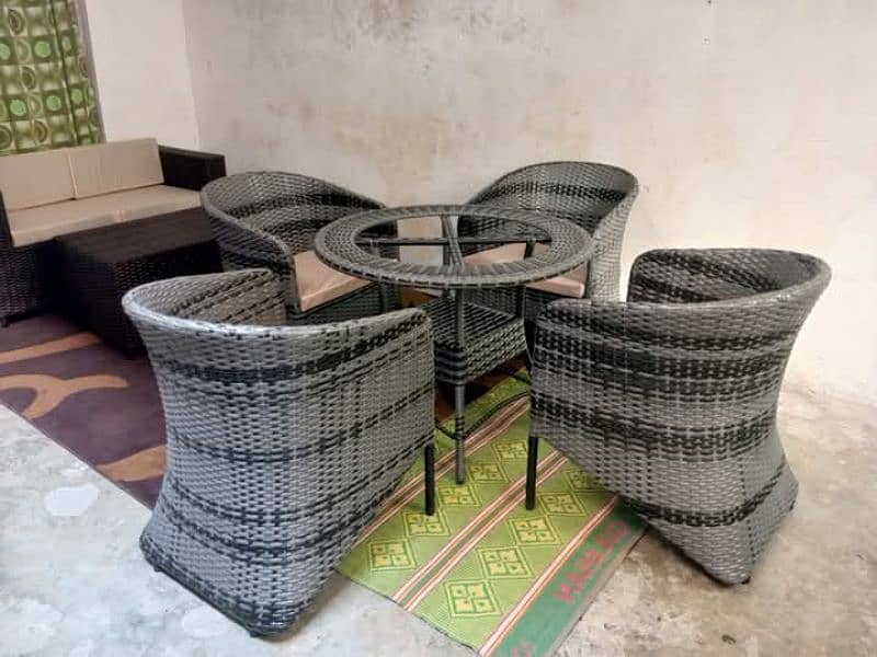4 chairs 1 table with koshan and without glass 1