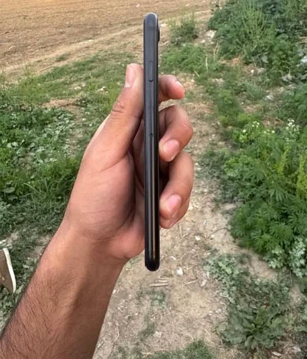iphone SE 2020 lush condition 1