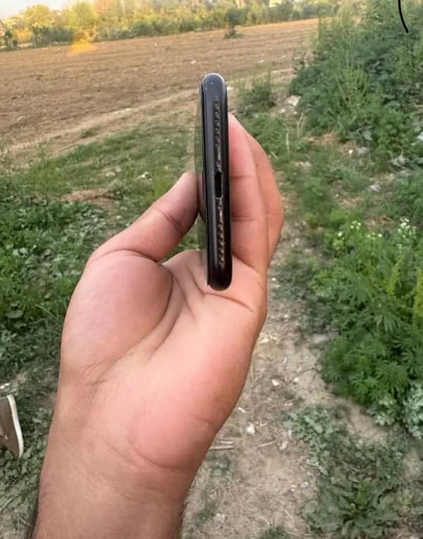 iphone SE 2020 lush condition 2