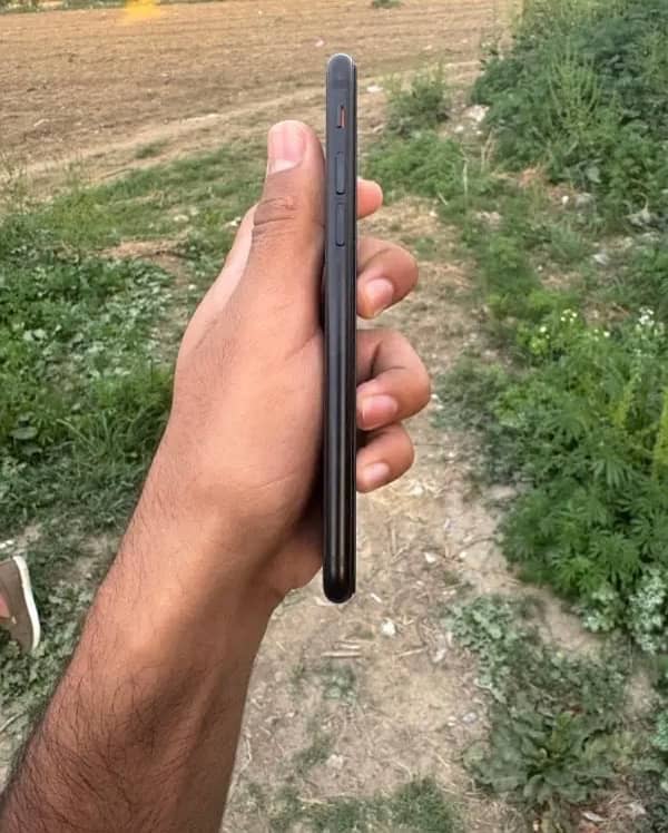 iphone SE 2020 lush condition 3