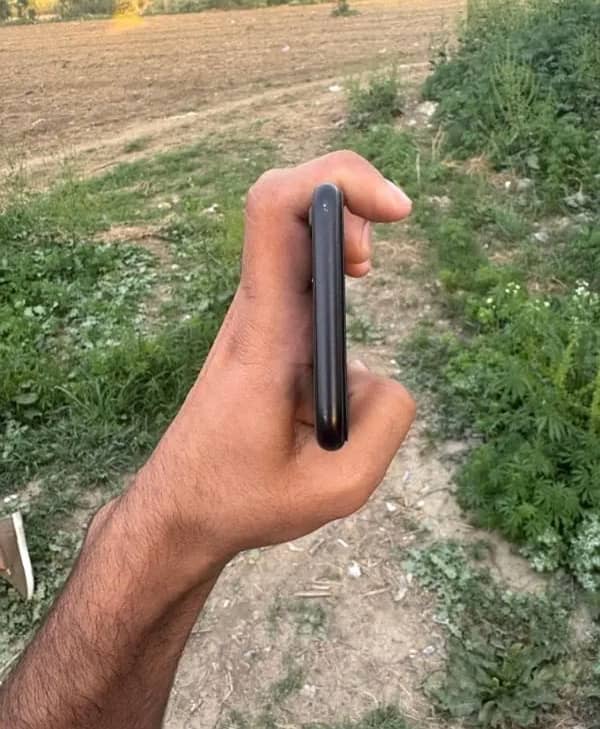 iphone SE 2020 lush condition 4