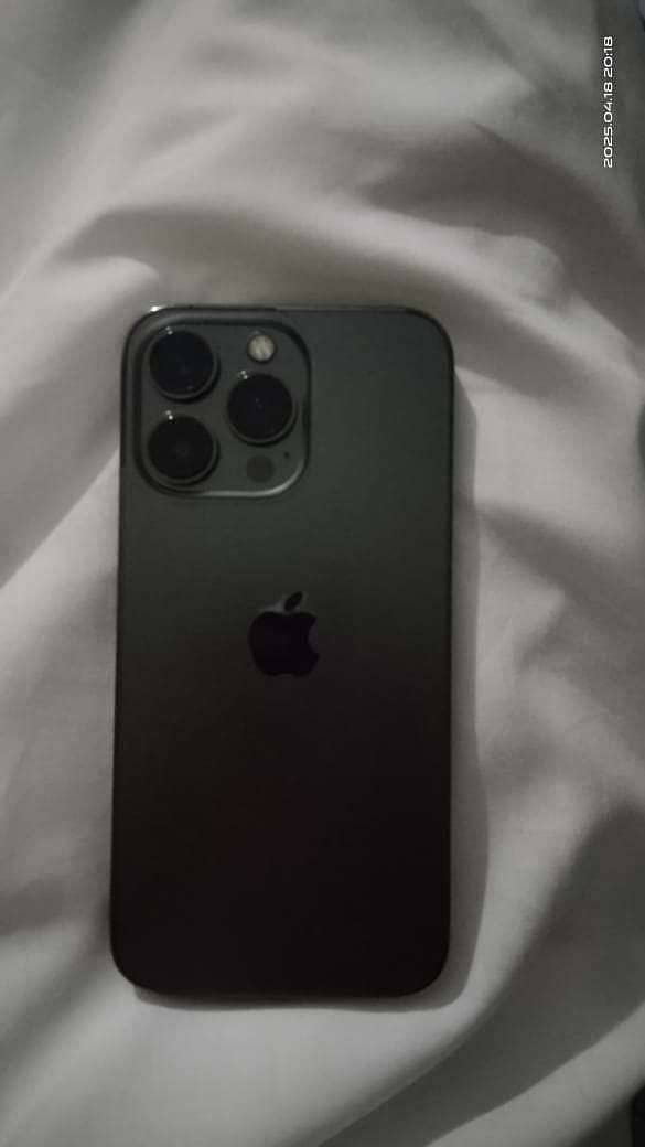 IPhone 13 Pro / JV / BH 82 / Waterpack / 10 by 10 condition 1