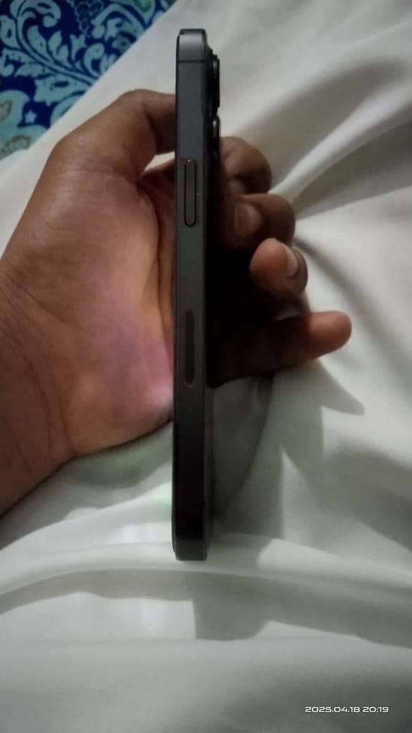 IPhone 13 Pro / JV / BH 82 / Waterpack / 10 by 10 condition 4