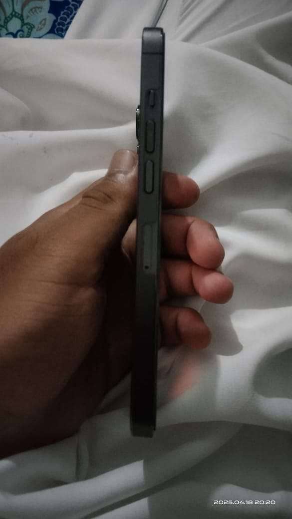 IPhone 13 Pro / JV / BH 82 / Waterpack / 10 by 10 condition 5