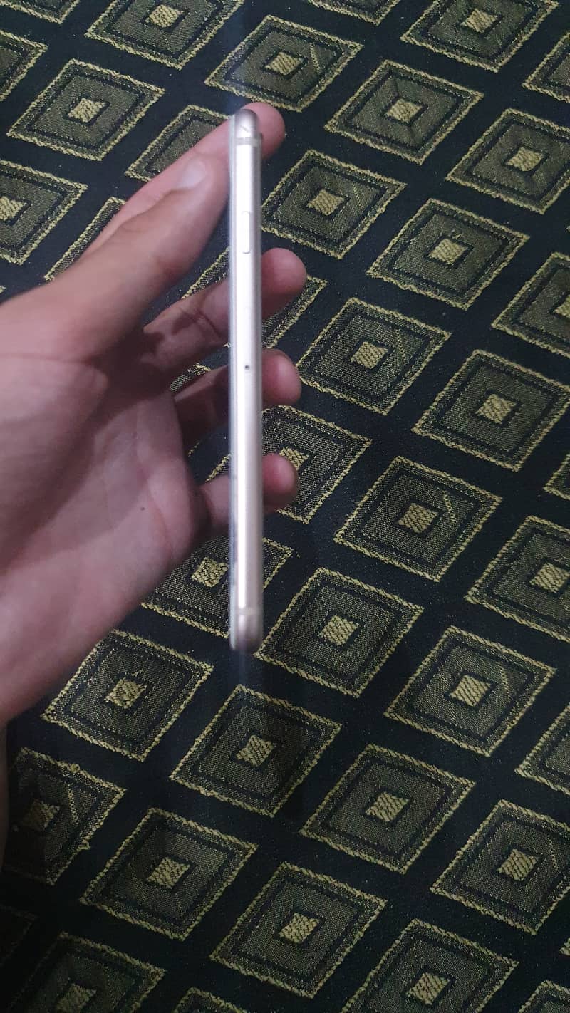 Apple iPhone 8 1
