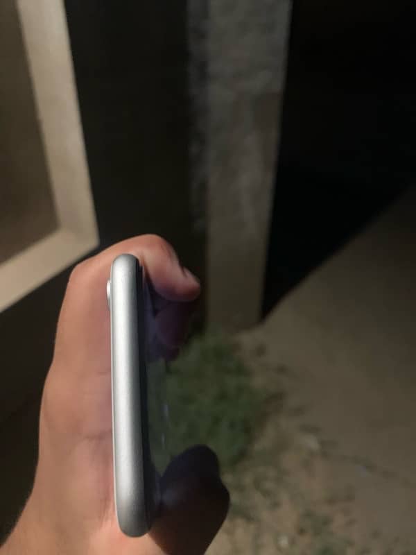 IPhone XR 4
