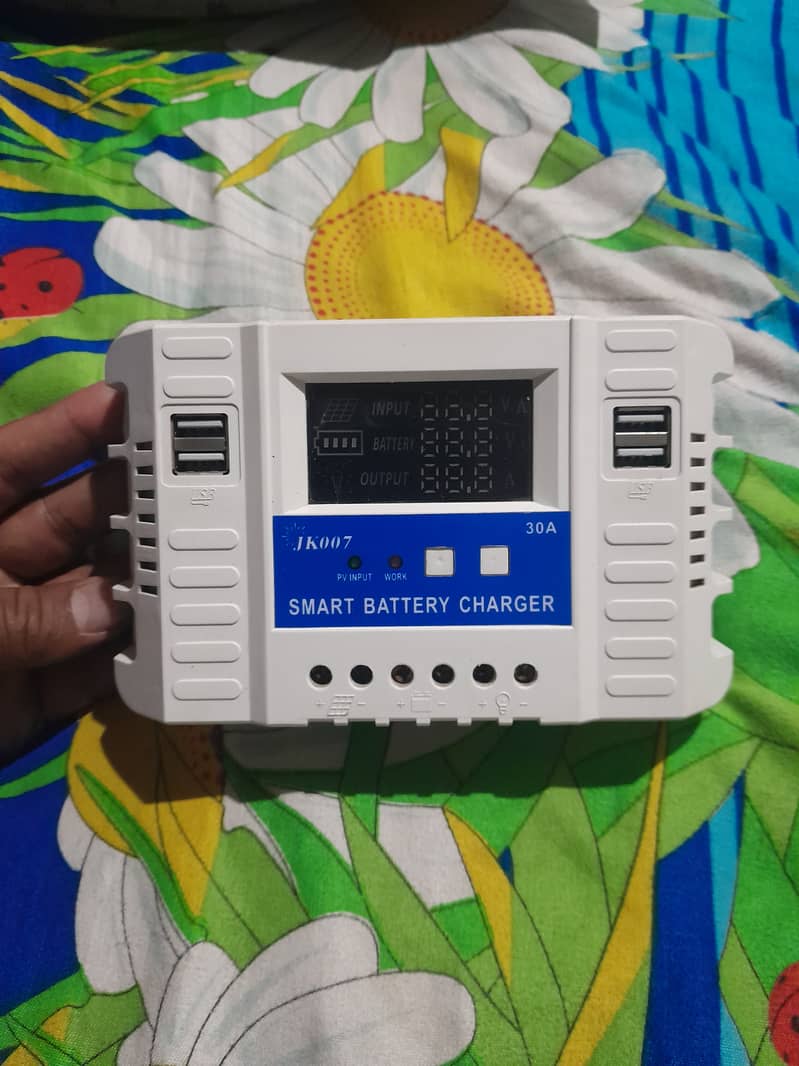 Smart Solar Charger controller in excellent condition 1