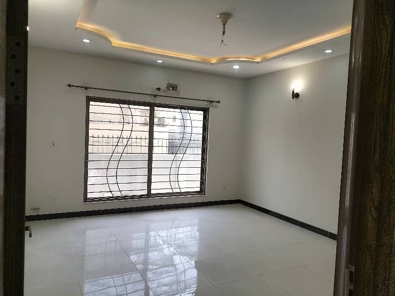 dha phase 2 Islamabad saprate gate kanal lower ground portion available for rent 4