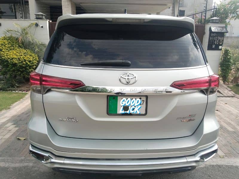 Toyota Fortuner 2017 Total Genuine 17