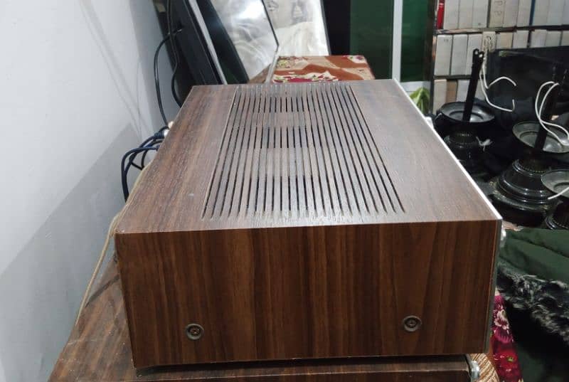 Akai amplifier AM-2400 1
