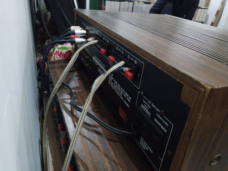 Akai amplifier AM-2400 2