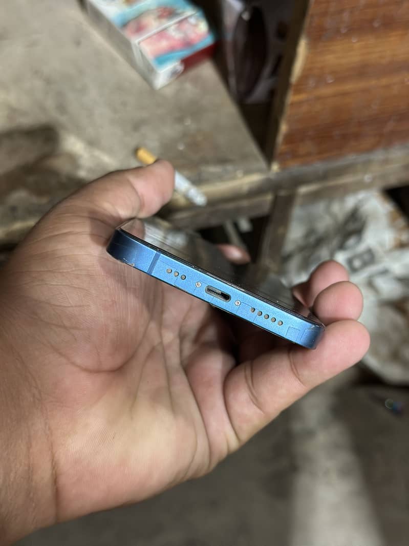 IPHONE 13 128 gb jv blue color 2 month sim time 2