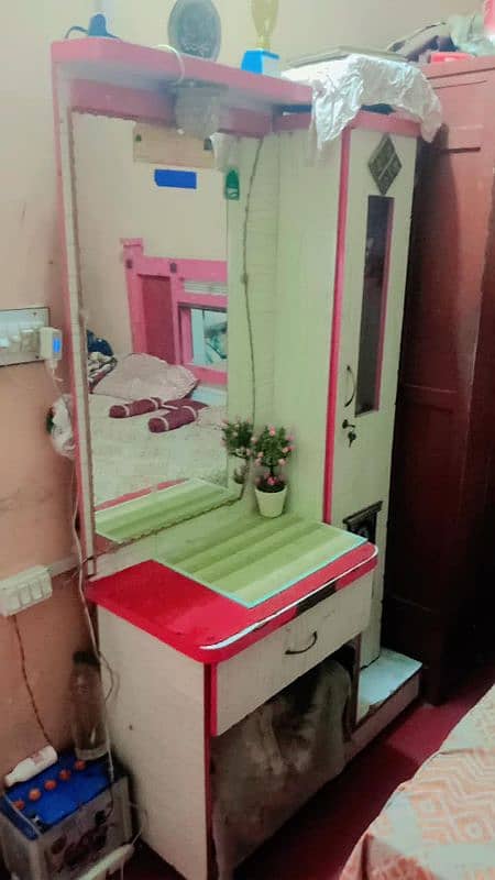 Bed Without Matress Or Dressing Table 0