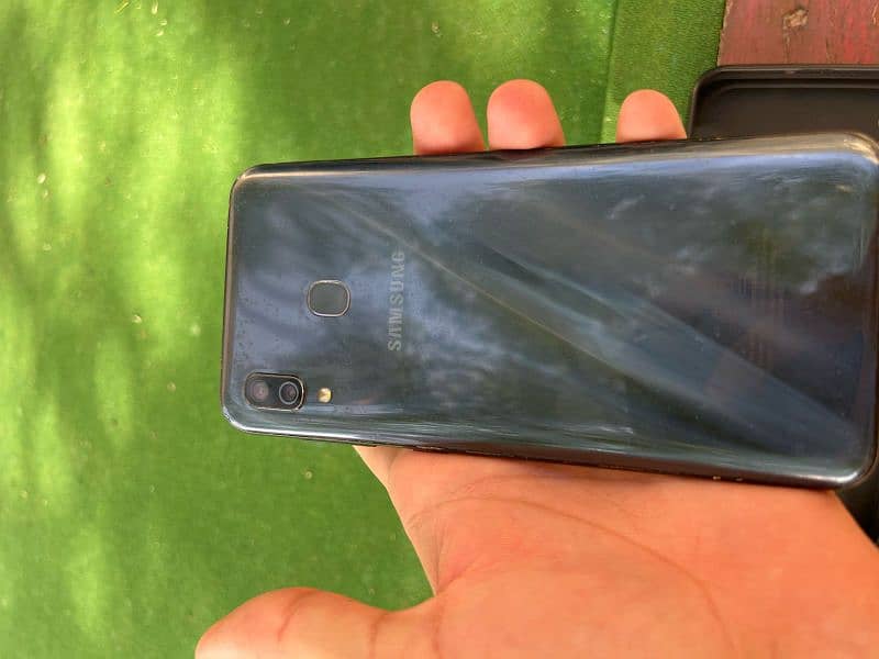 Samsung A30 4