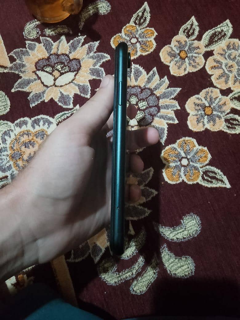 Apple iPhone XR 1