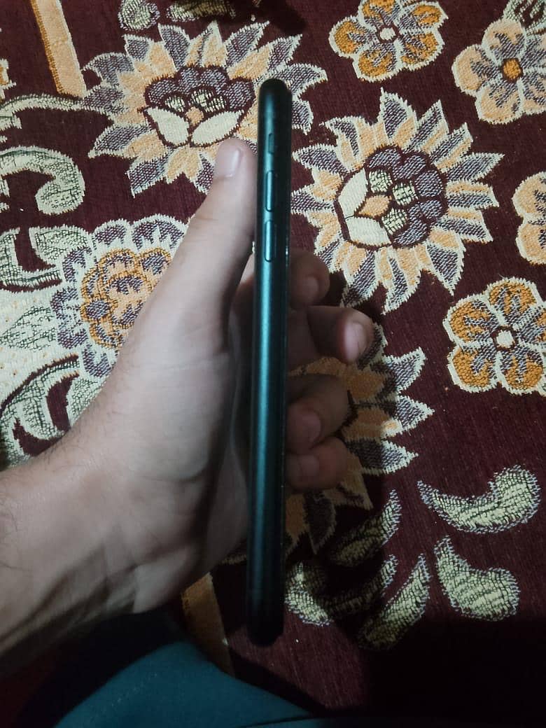 Apple iPhone XR 4