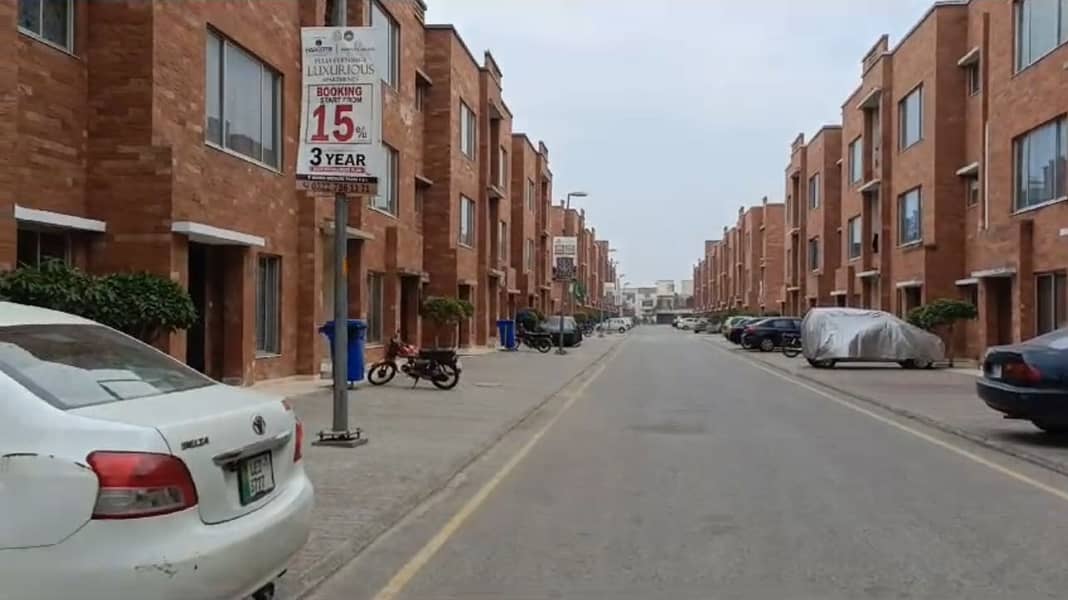 SECOND FLOOR AWAMI VILLA AVAILABLE FOR SALE IN D BLOCK BAHRIA ORCHARD 0