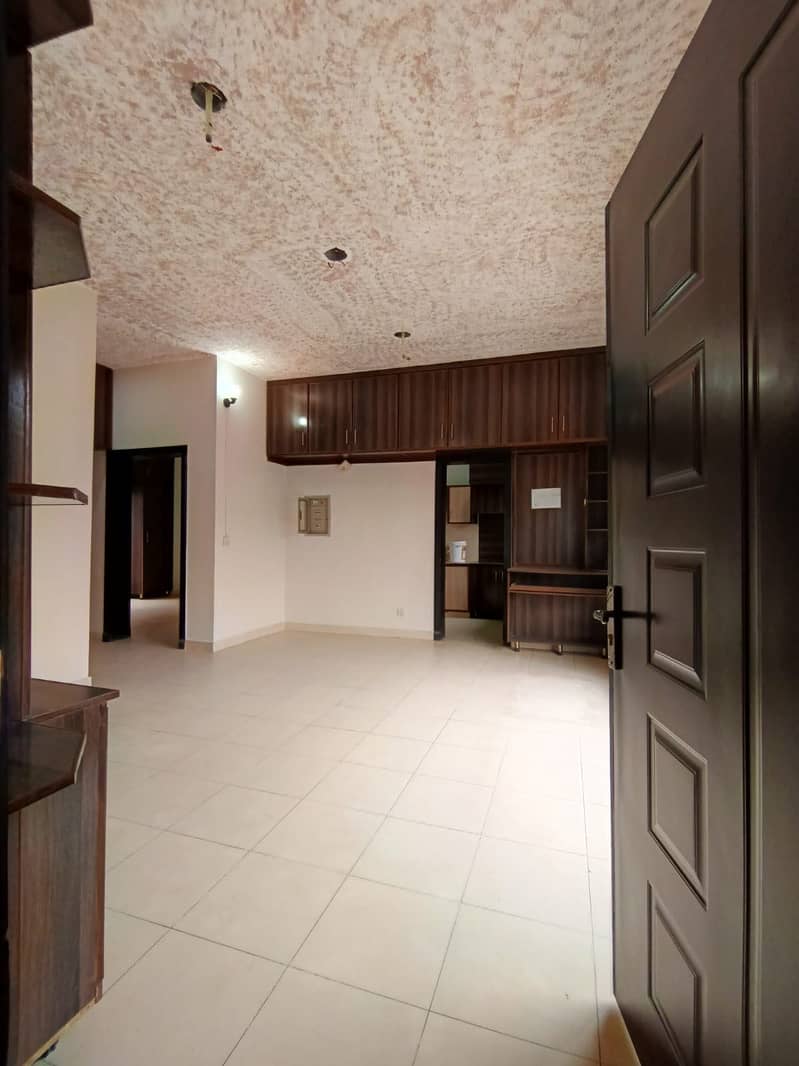 SECOND FLOOR AWAMI VILLA AVAILABLE FOR SALE IN D BLOCK BAHRIA ORCHARD 2