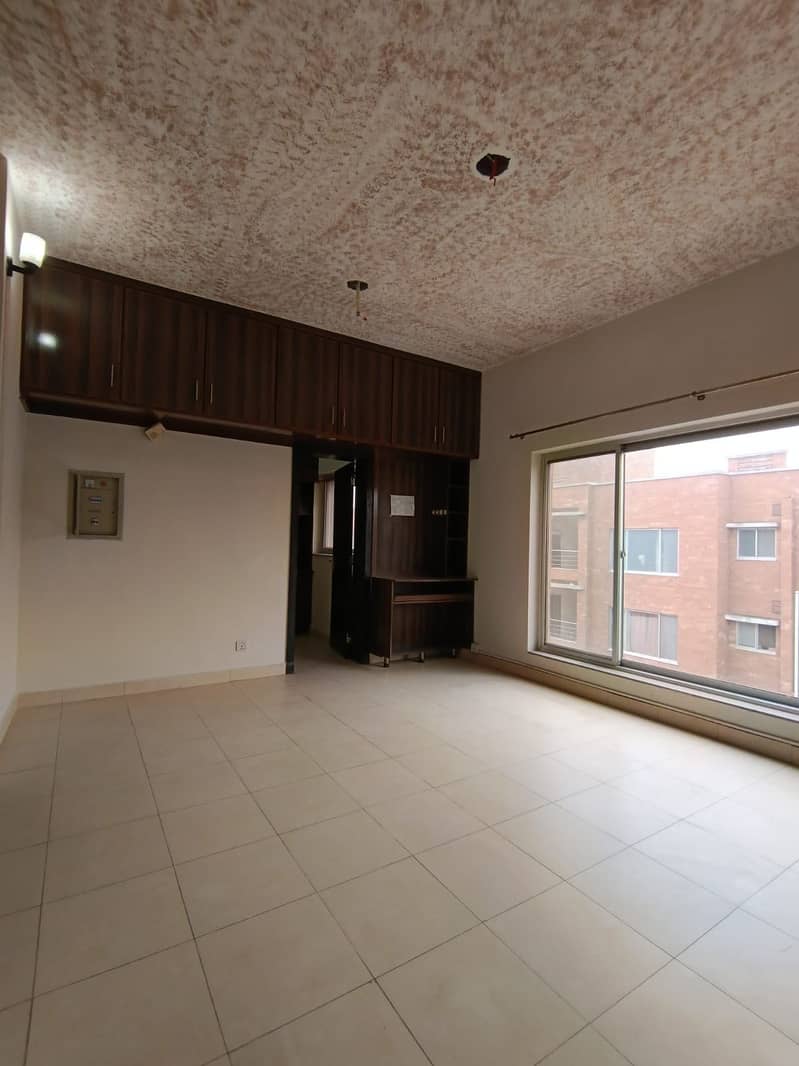 SECOND FLOOR AWAMI VILLA AVAILABLE FOR SALE IN D BLOCK BAHRIA ORCHARD 4