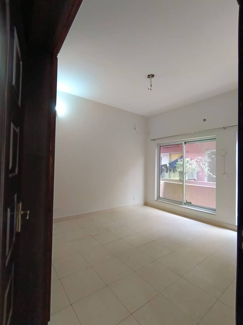 SECOND FLOOR AWAMI VILLA AVAILABLE FOR SALE IN D BLOCK BAHRIA ORCHARD 6